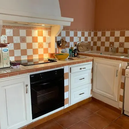 Holiday home Maison Des Hirondelles Petit Luberon *